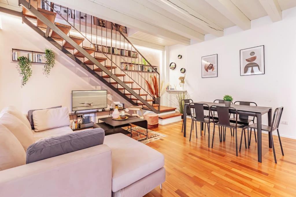 Elegante Loft Su 2 Piani A 5 Minuti Da San Siro Apartman Milánó Kültér fotó